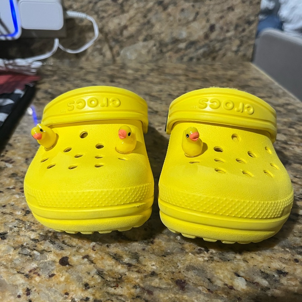 Toddler C6 furry yellow crocs